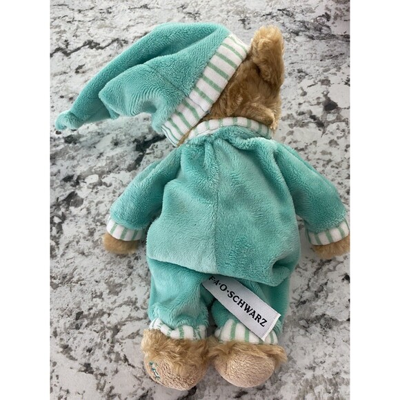 VGUC-11” FAO SCHWARZ Toys R Us TEDDY BEAR IN GREEN PAJAMAS Plush STUFFED ANIMAL - Picture 5 of 8